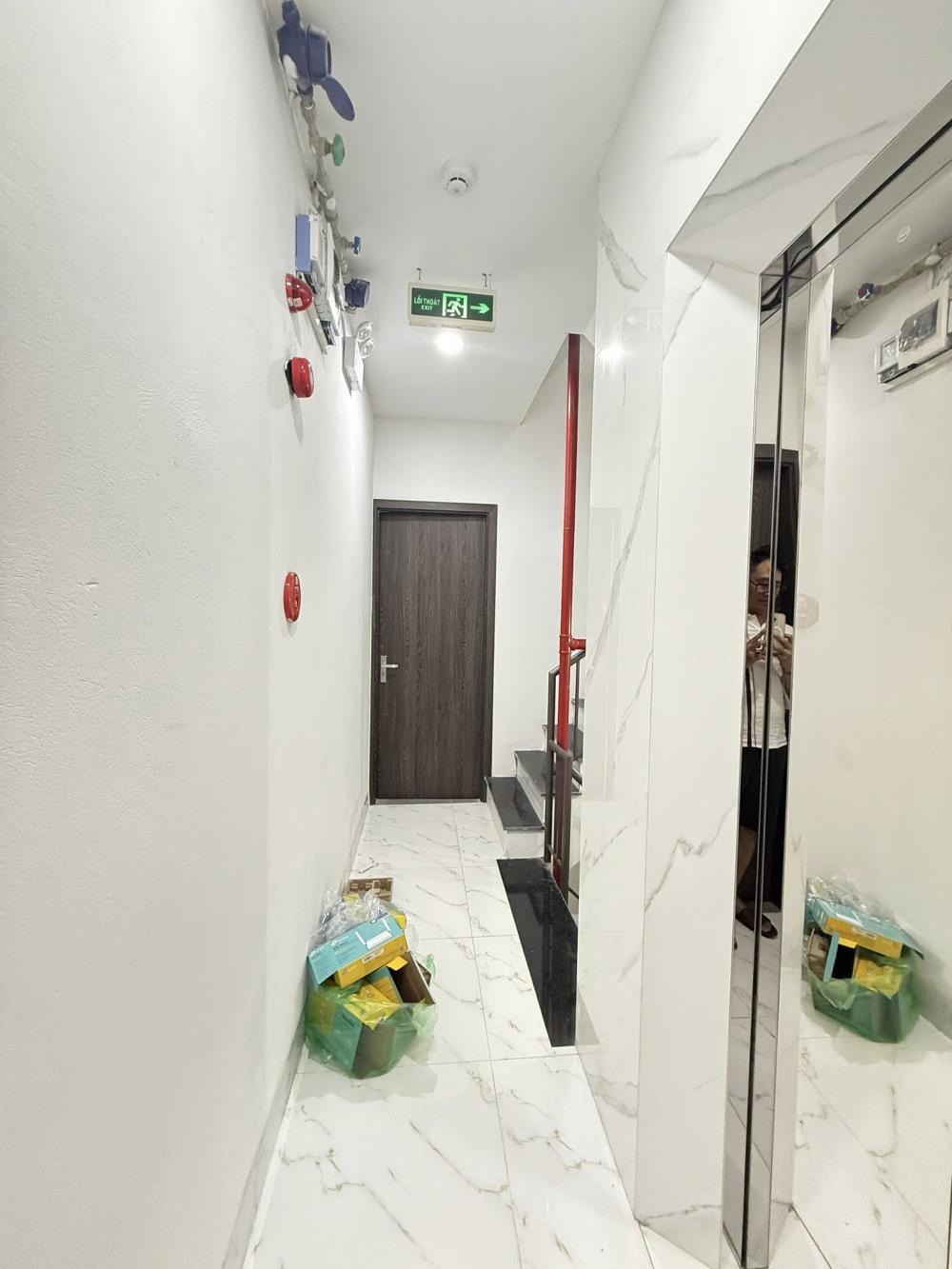 Bán Dịch Vọng Hướng Lợi Nhuận Cao: 50m² 7 Tầng, Thang Máy, Lô Góc, Giá 16.2 Tỷ