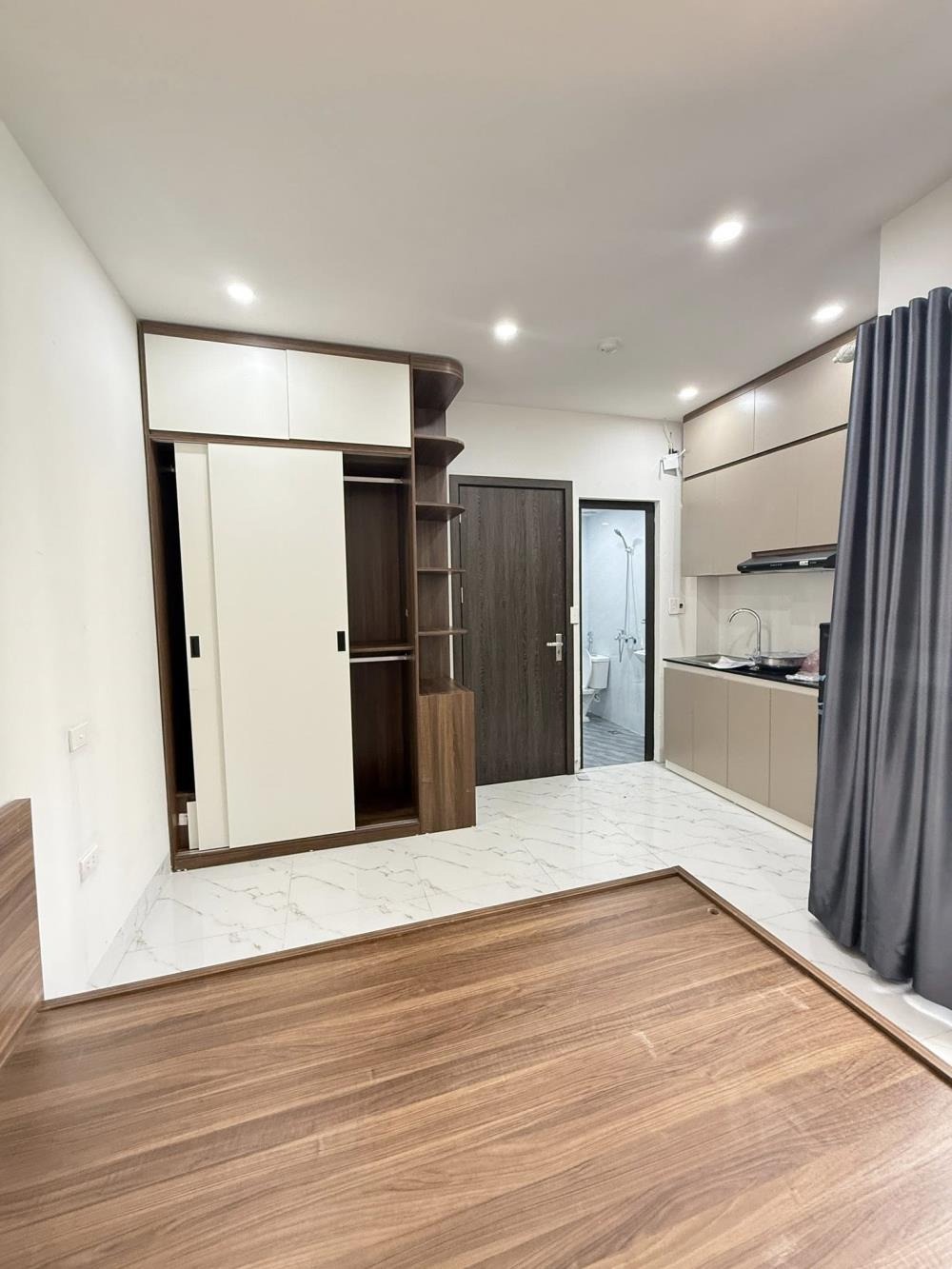 Bán Dịch Vọng Hướng Lợi Nhuận Cao: 50m² 7 Tầng, Thang Máy, Lô Góc, Giá 16.2 Tỷ