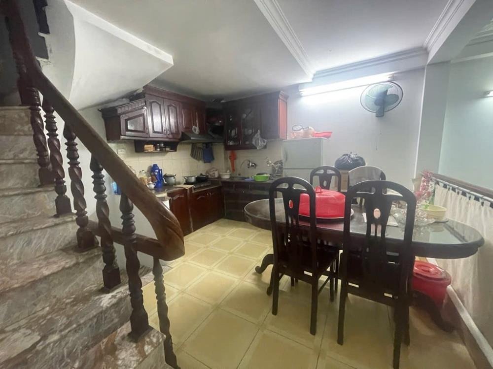 Nhà Hào Nam - Ô Chợ Dừa: 28m2, 5 Tầng, Giá 6.5 tỷ - Vị Trí Đắc Địa