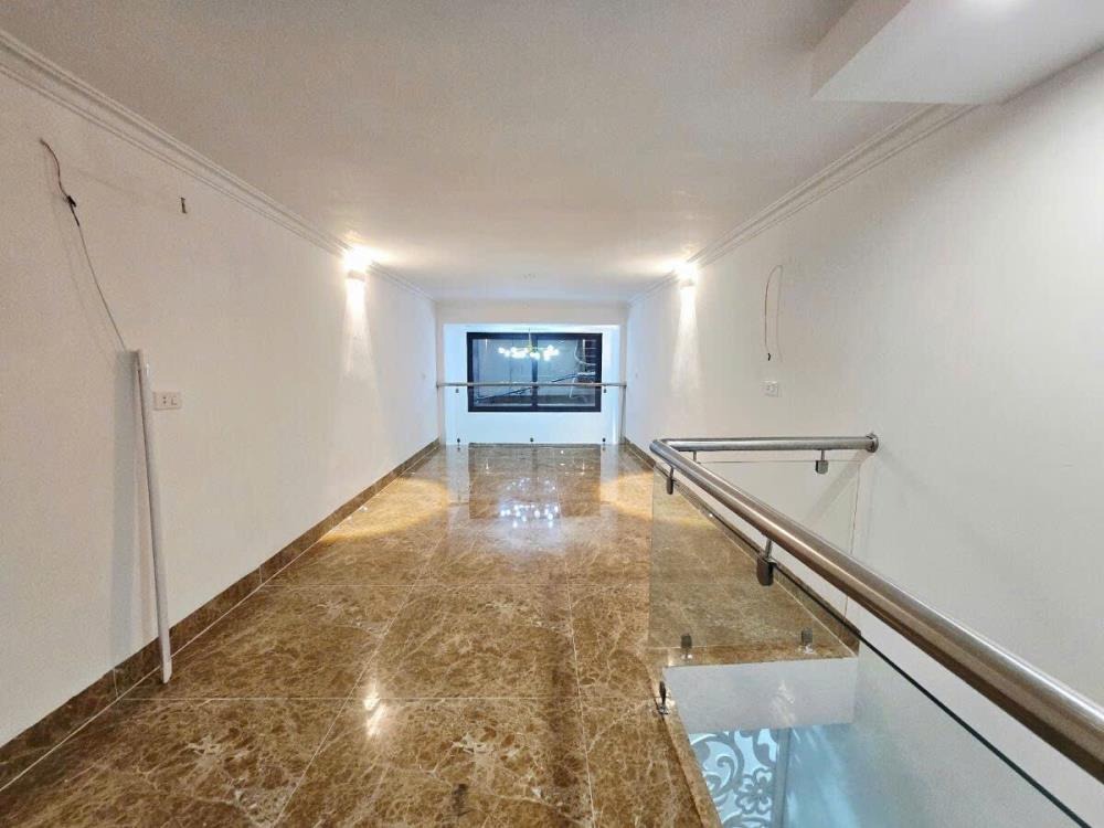 Bán nhà Tây Hồ 30m² x 6 tầng, ngõ thông thoáng, 5 phút Hồ Tây