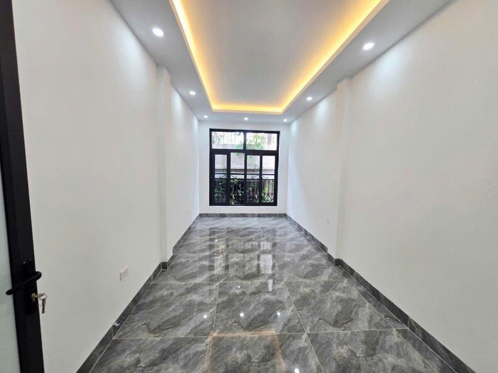 Bán nhà Tây Hồ 30m² x 6 tầng, ngõ thông thoáng, 5 phút Hồ Tây
