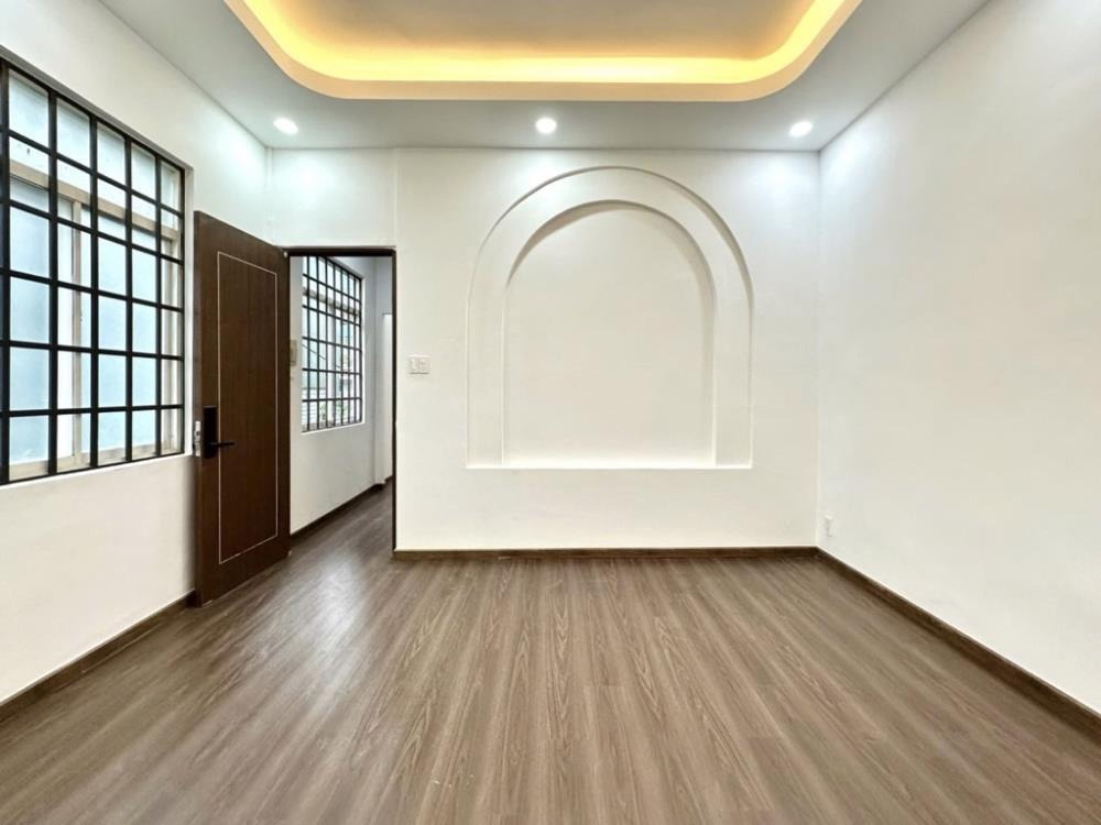 Bán nhà Quận 10, Vị trí Đắc Địa Ngã 6 Nguyễn Tri Phương - 12.5 tỷ