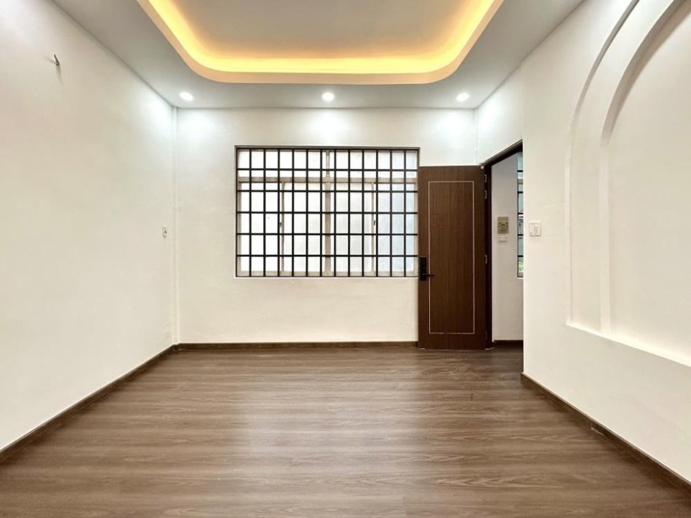 Bán nhà Quận 10, Vị trí Đắc Địa Ngã 6 Nguyễn Tri Phương - 12.5 tỷ