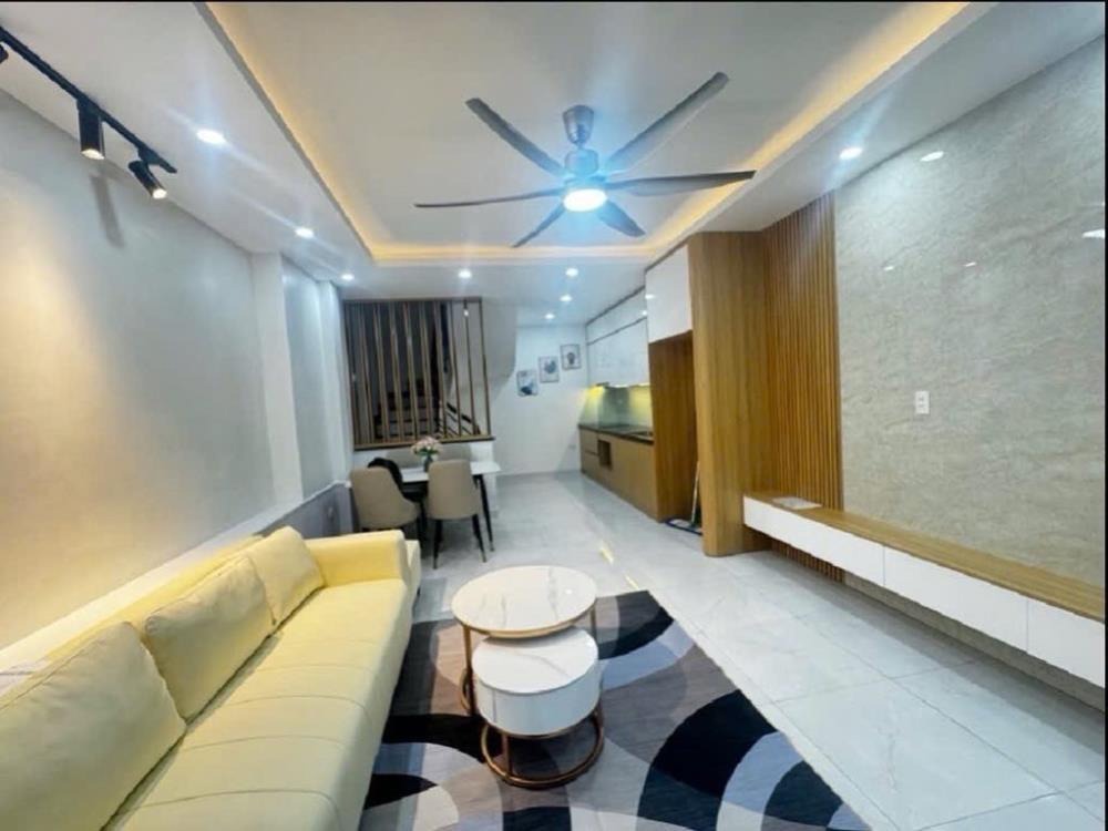 Bán nhà mặt phố Bồ Đề, Long Biên: 33m2, 5 tầng, 9.7 tỷ