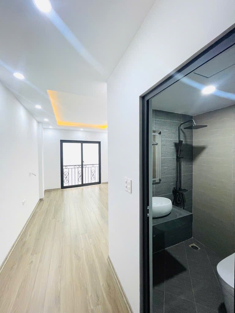 Bán Gấp Nhà Cầu Giấy 6 Tầng, Thang Máy, Nở Hậu - Giá Chỉ 7.5 Tỷ