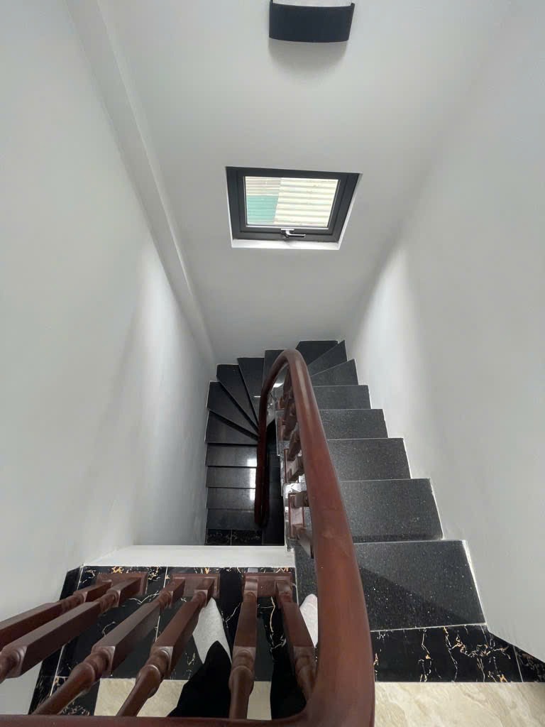 Bán Gấp Nhà Cầu Giấy 6 Tầng, Thang Máy, Nở Hậu - Giá Chỉ 7.5 Tỷ