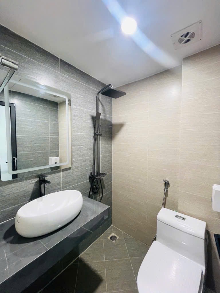 Bán Gấp Nhà Cầu Giấy 6 Tầng, Thang Máy, Nở Hậu - Giá Chỉ 7.5 Tỷ