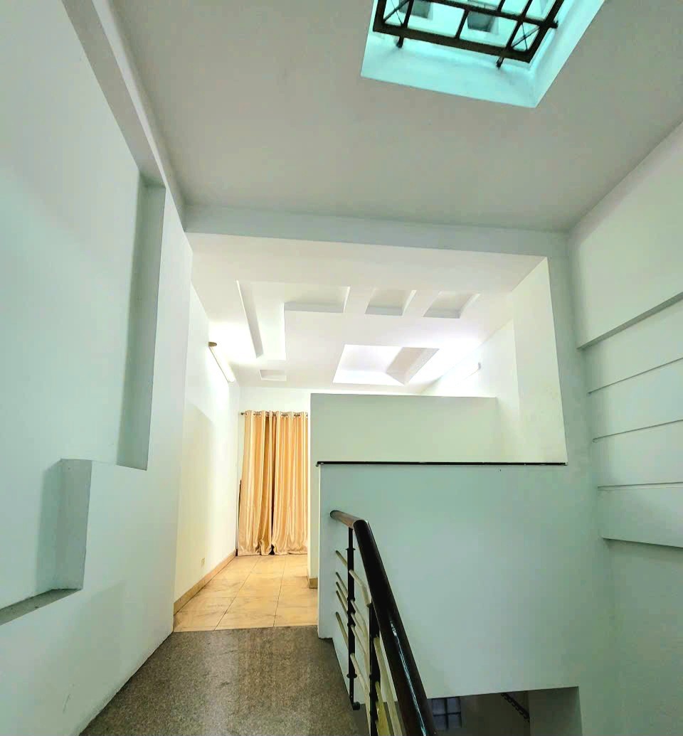 Bán nhà mặt tiền Nguyễn Chí Thanh, Quận 10 - 54m² - 4 Tầng - Vị trí đắc địa