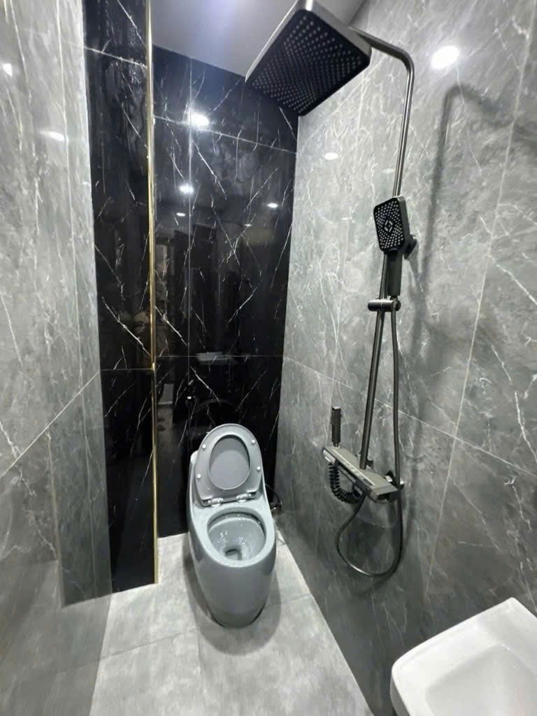 Nhà Góc 2 Mặt Tiền Lạc Long Quân, 50m2, 3 Tầng - Chỉ 9 Tỷ