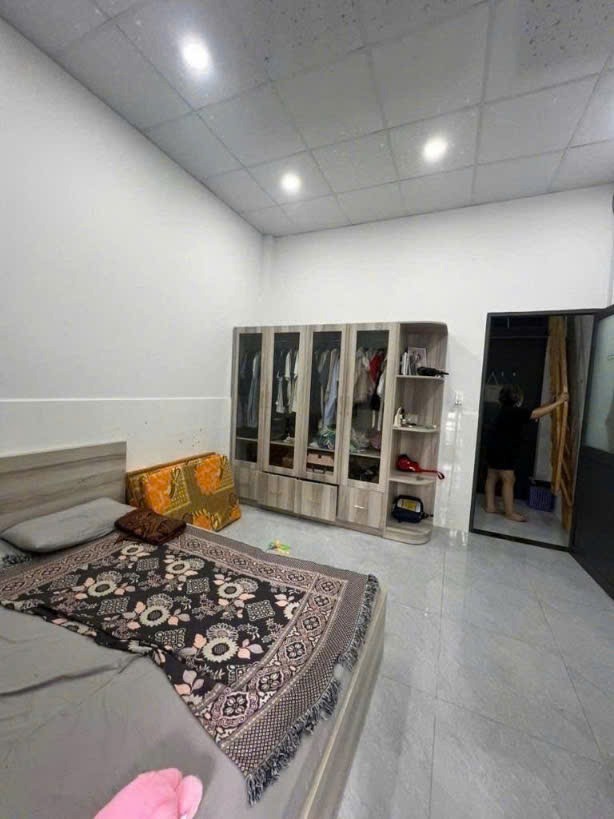Nhà Góc 2 Mặt Tiền Lạc Long Quân, 50m2, 3 Tầng - Chỉ 9 Tỷ
