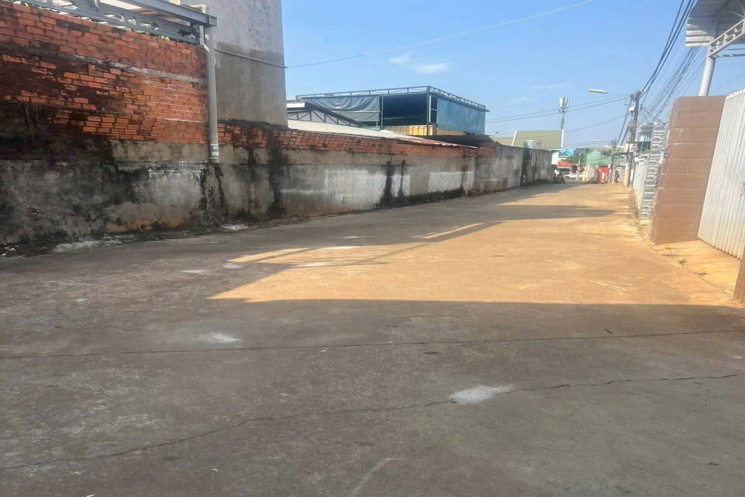 Cần bán Căn Nhà Hẻm 81 Y Wang ngay Bách Hóa Xanh
( NGÃ BA Y WANG - MAI THỊ LỰU )
cách ĐH Tây