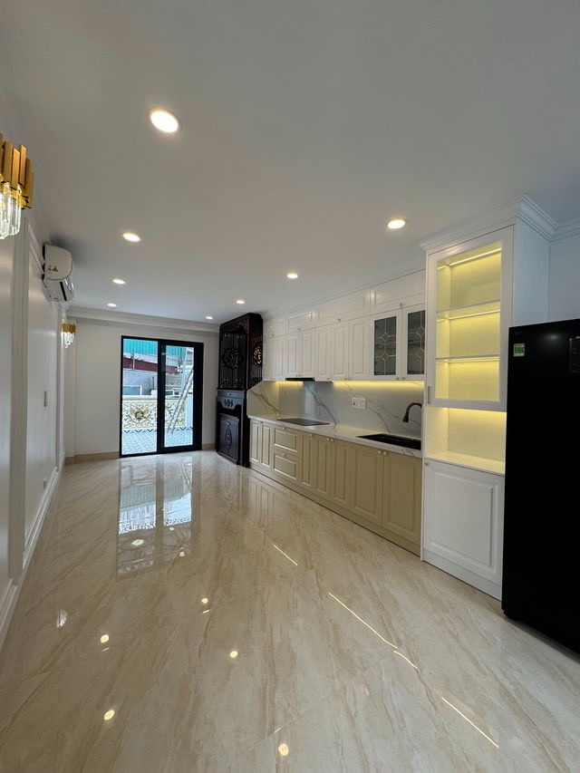 Nhà Mới 50m²x5T, Thang Máy, Gara - Vị Trí Vàng Minh Khai