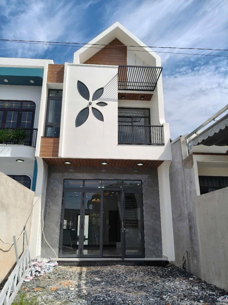 Nhà Mới Củ Chi - 110m2, 3PN, Sổ Hồng Riêng - Giá Tốt