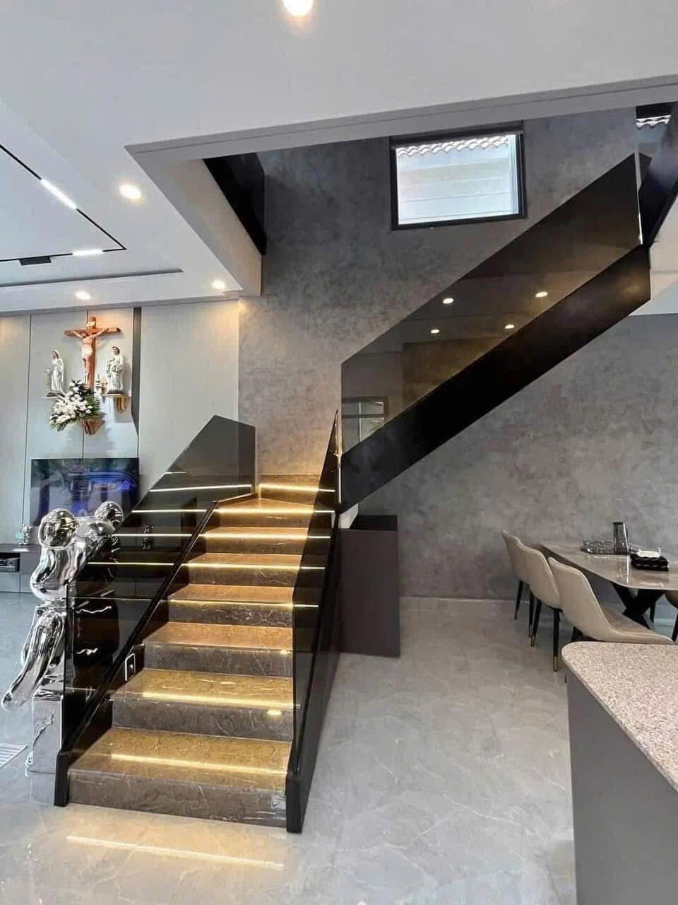 Bán nhà 1 trệt 1 lầu, 7x25m, 3PN, Sổ Hồng Riêng