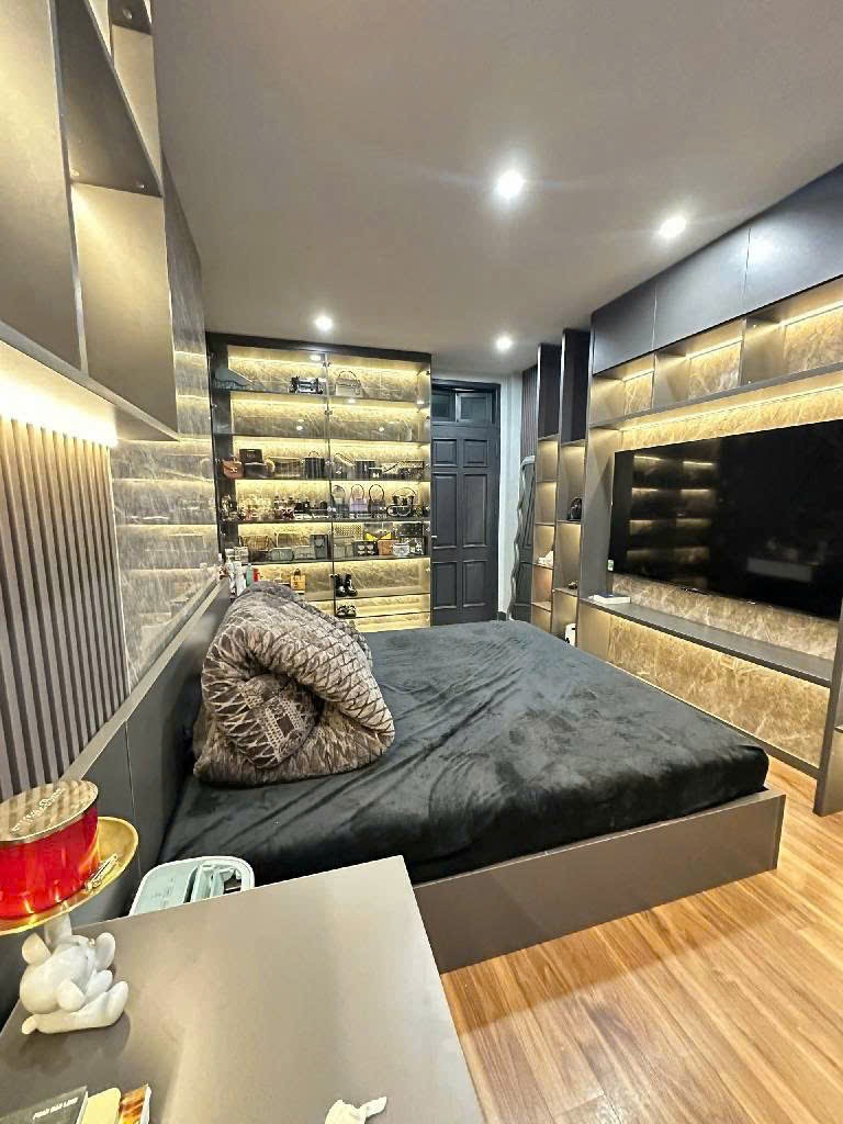 Bán nhà Quan Nhân: 6 Tầng, 40m², Giá 10.6 Tỷ - Vị Trí Đắc Địa
