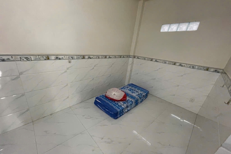 Bán Nhà Bùi Văn Ba, Quận 7, 4 Tầng 7 Phòng, Sổ Đỏ Giá Hời Chỉ 5.5 Tỷ