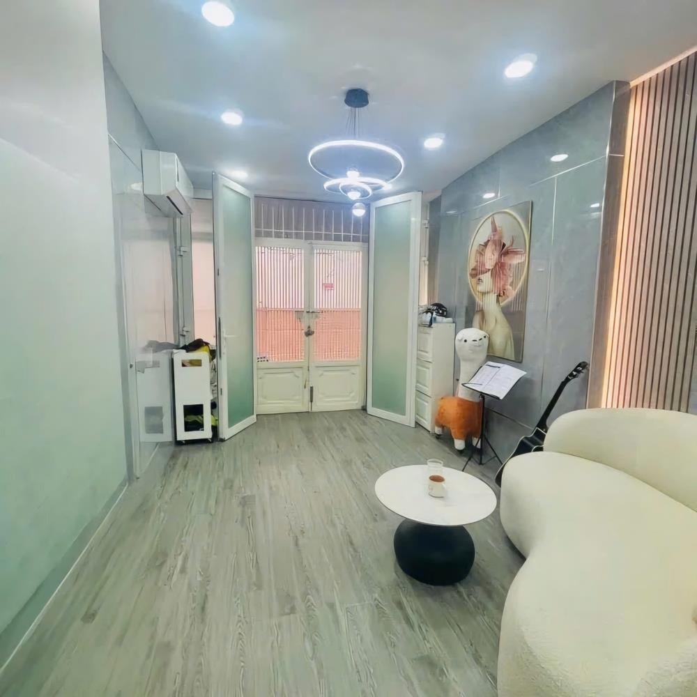 Bán nhà 4 tầng full nội thất Quận 3 - Giá 4.75 tỷ - Vị trí trung tâm