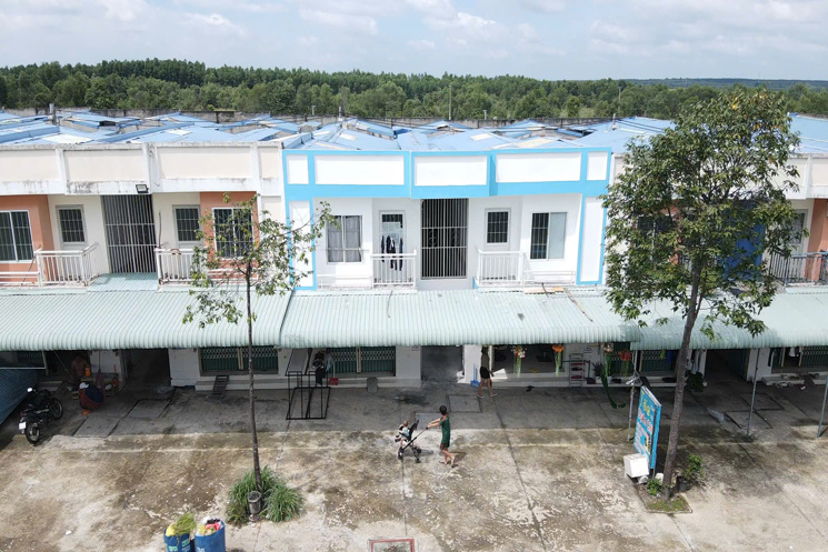 Bán nhà 5x30 xây 2 tầng 3 phòng trọ mặt tiền nôi bộ chợ KCN Bàu Bàng chỉ 300tr nhận nhà