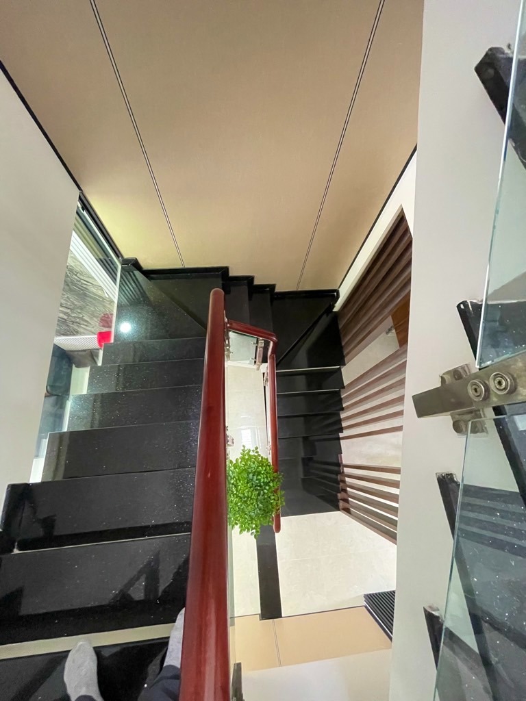 Bán Gấp Nhà Thẳng Cốt Thạnh Xuân 24, Quận 12 - 1 Trệt 2 Lầu, 4PN, Ô Tô Vào