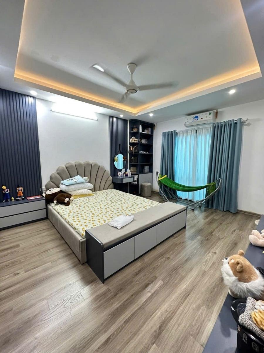 Bán Nhà Lạc Long Quân - 35m2 x 5 Tầng, Full Nội Thất, Gần Hồ Tây - Giá 8 tỷ