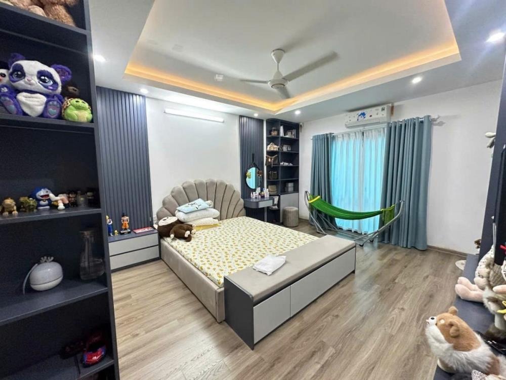 Bán Nhà Lạc Long Quân - 35m2 x 5 Tầng, Full Nội Thất, Gần Hồ Tây - Giá 8 tỷ