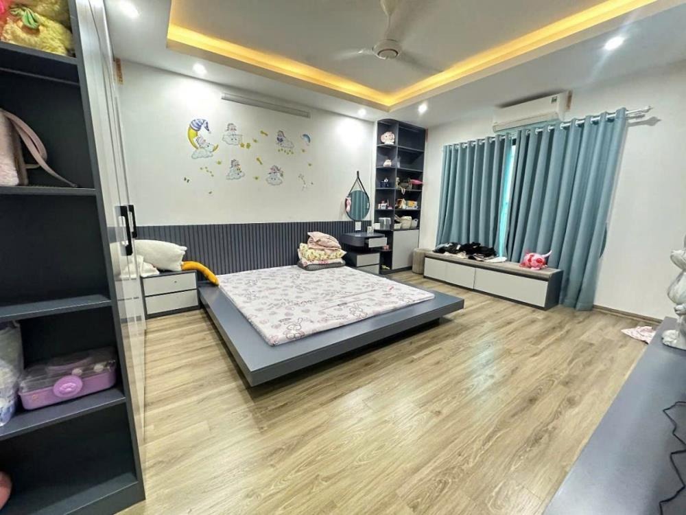 Bán Nhà Lạc Long Quân - 35m2 x 5 Tầng, Full Nội Thất, Gần Hồ Tây - Giá 8 tỷ