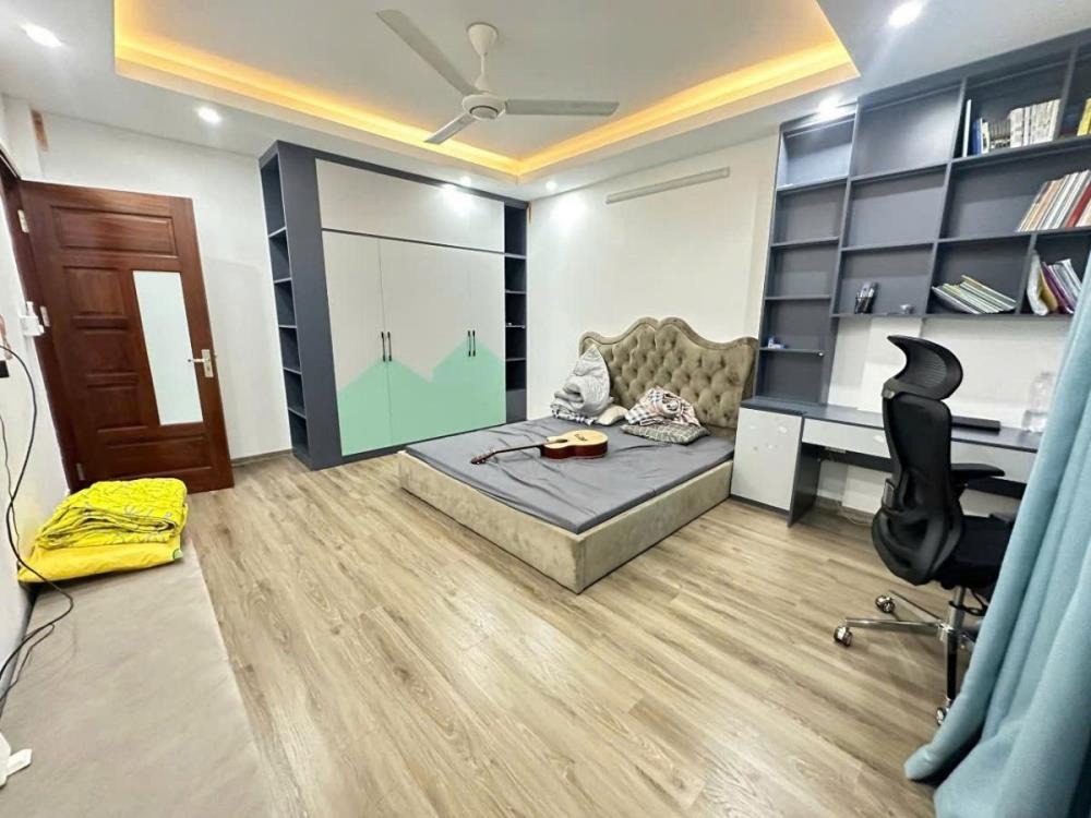 Bán Nhà Lạc Long Quân - 35m2 x 5 Tầng, Full Nội Thất, Gần Hồ Tây - Giá 8 tỷ