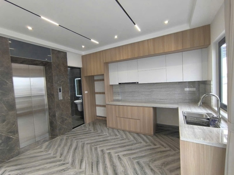Bán nhà phố trạm Long Biên 6 tầng, 40m², MT 4.7m, ô tô vào nhà - 10 tỷ