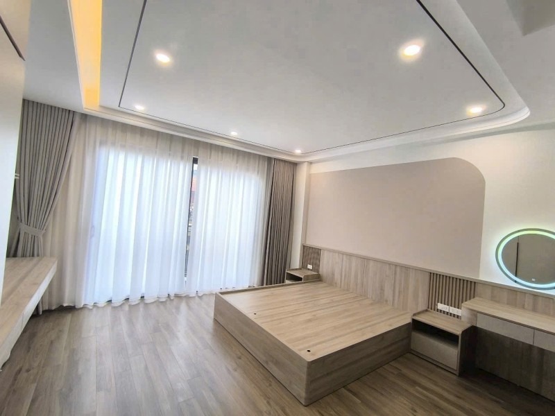 Bán nhà phố trạm Long Biên 6 tầng, 40m², MT 4.7m, ô tô vào nhà - 10 tỷ