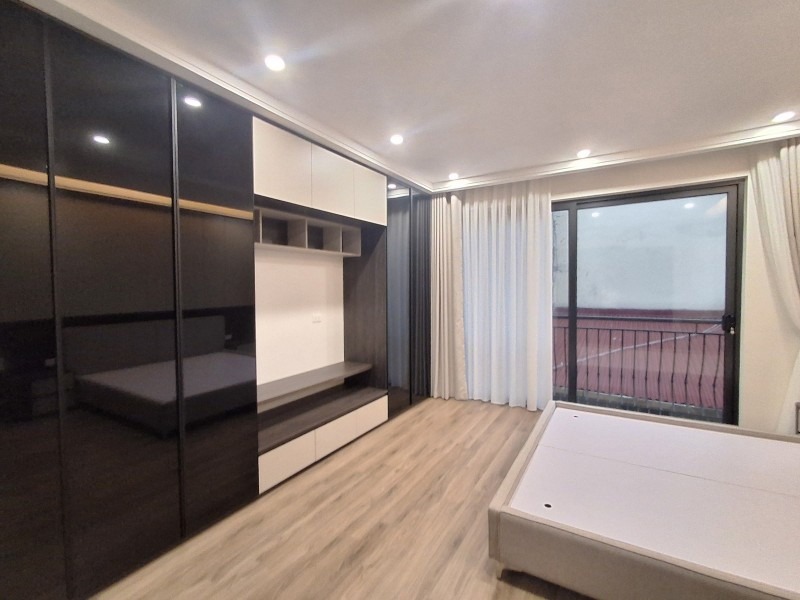 Bán nhà phố trạm Long Biên 6 tầng, 40m², MT 4.7m, ô tô vào nhà - 10 tỷ