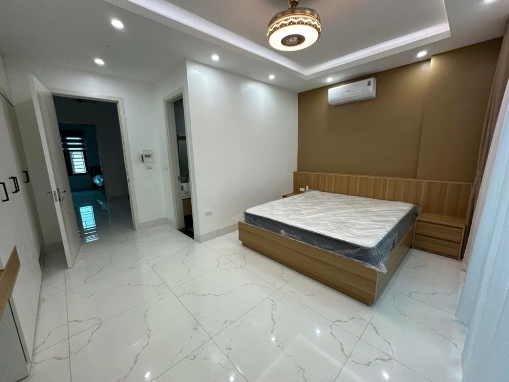 Bán nhà Nguyên Hồng, Phân Lô Bàn Cờ, Ô Tô Vào Nhà - Vị Trí Đắc Địa