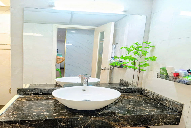 Căn hộ chung cư view hồ 83m2, 3 ngủ toà HH Linh Đàm giá chỉ 3.x tỷ