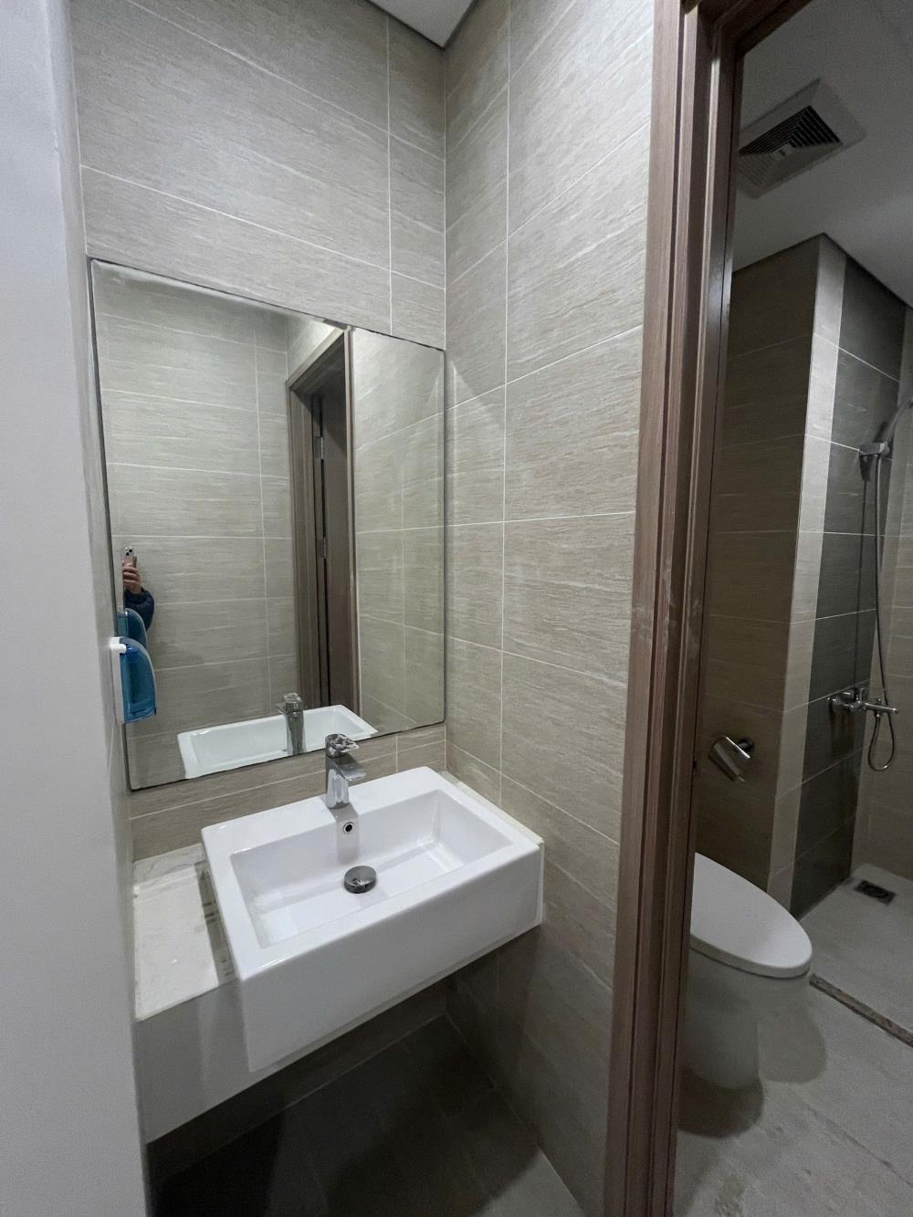 Căn hộ 2 phòng ngủ - Giá 4.17 tỷ (Bao thuế phí) - Vị trí đẹp, tầng trung, hướng Đông Nam
