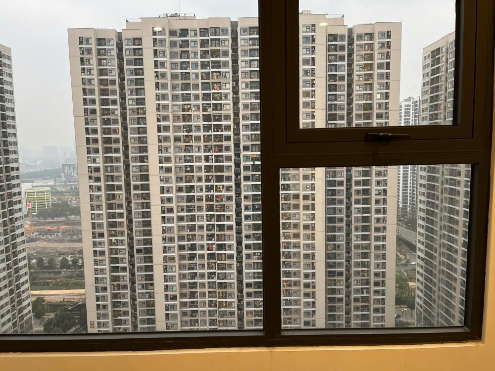 Căn hộ 2 phòng ngủ - Giá 4.17 tỷ (Bao thuế phí) - Vị trí đẹp, tầng trung, hướng Đông Nam