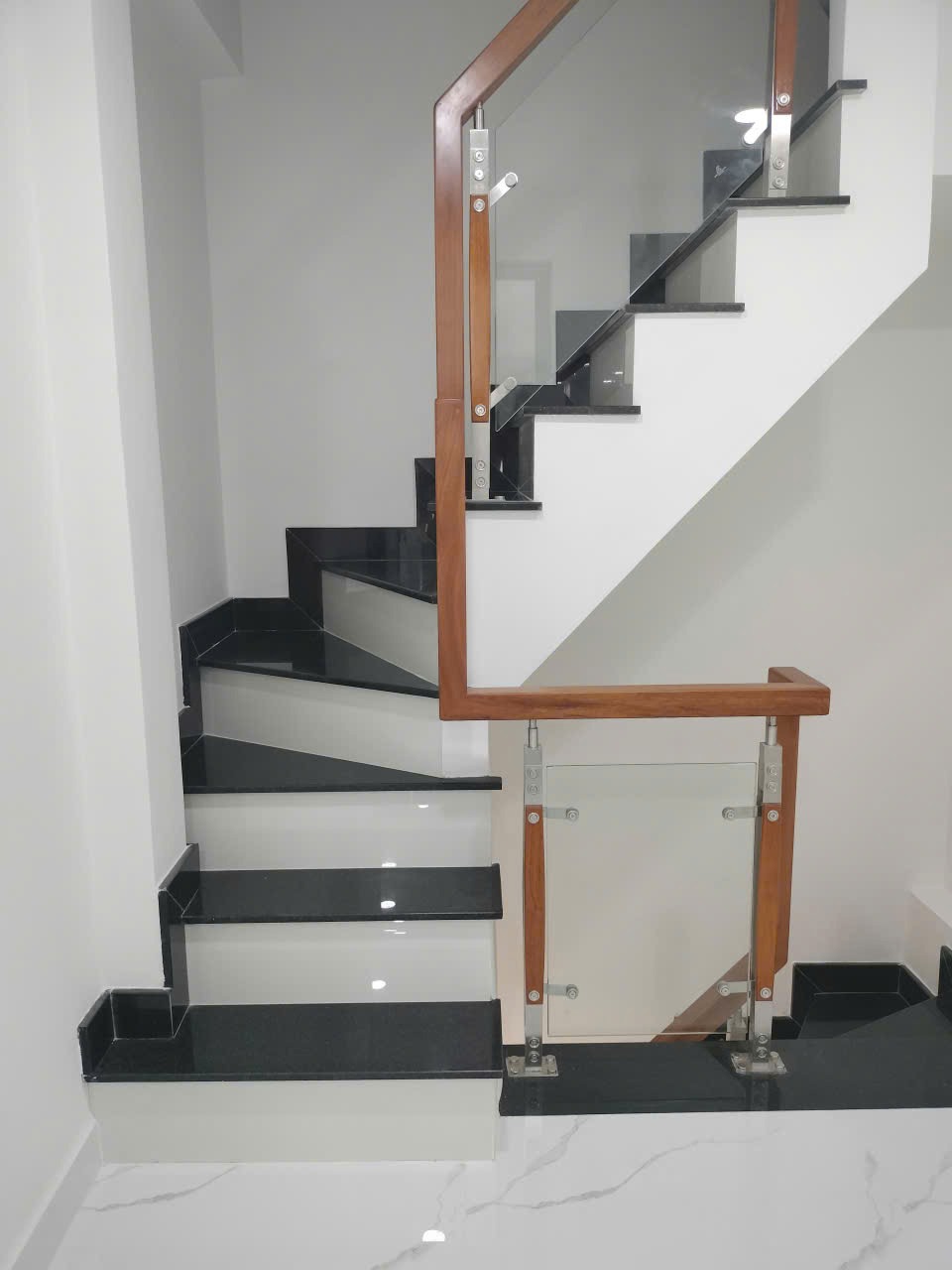 Siêu phẩm 5 tầng Nhật Tảo - Vị trí đắc địa, Tặng full nội thất cao cấp