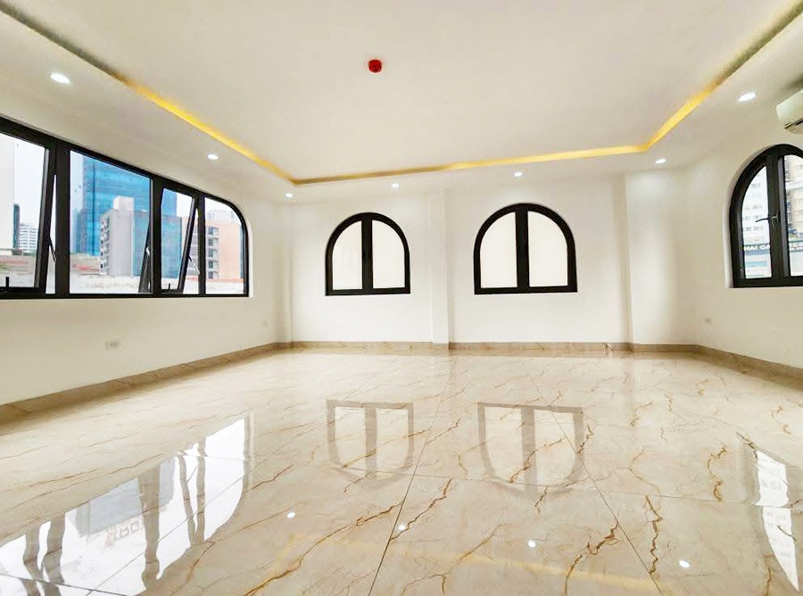 Nhà Nguyễn Chí Thanh 7 Tầng, Thang Máy, 2 Mặt Thoáng, Ô Tô Vào Nhà - Giá 23.5 Tỷ