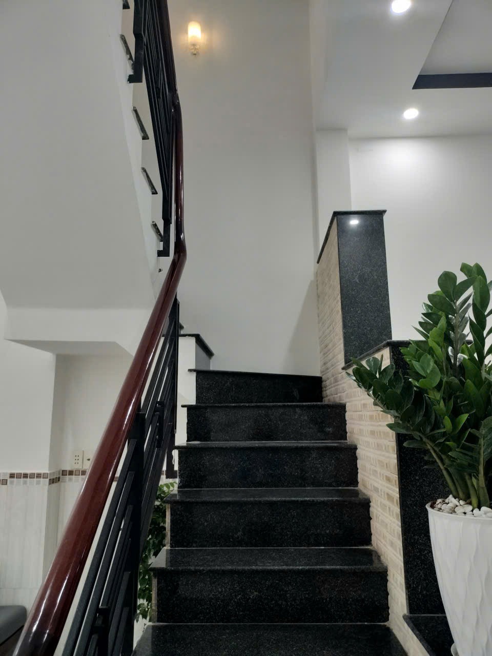 Bán Nhà 4 Tầng Bình Tân: Lê Văn Quới - Vị Trí Đẹp, Giá Tốt