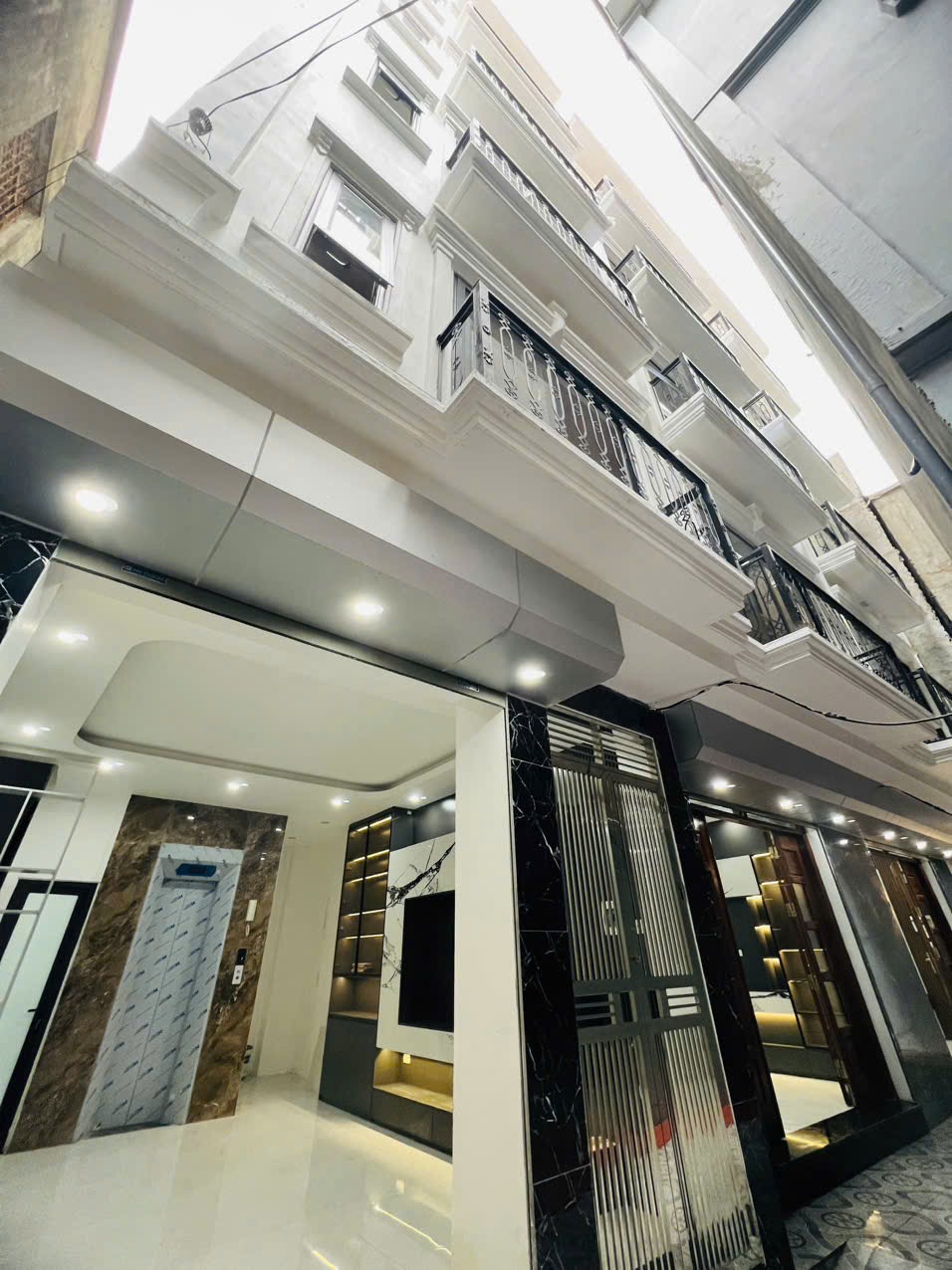 Mặt phố kinh doanh đỉnh cao tại Đống Đa - 34m2, 7m mặt tiền, 5 tầng, giá chỉ 14.x tỷ
