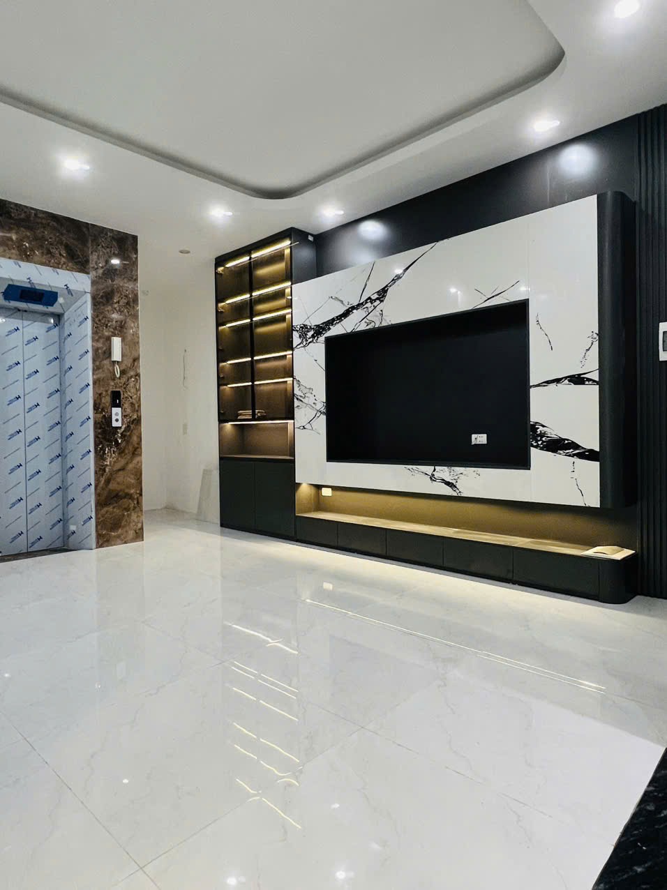 Mặt phố kinh doanh đỉnh cao tại Đống Đa - 34m2, 7m mặt tiền, 5 tầng, giá chỉ 14.x tỷ