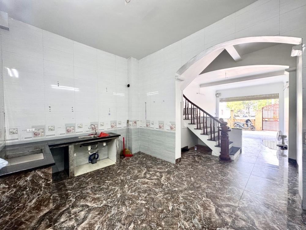 Cần Sang Nhượng Nhà 4 Tầng Tự Xây, Vị Trí Đắc Địa Liên Ninh - Ngọc Hồi