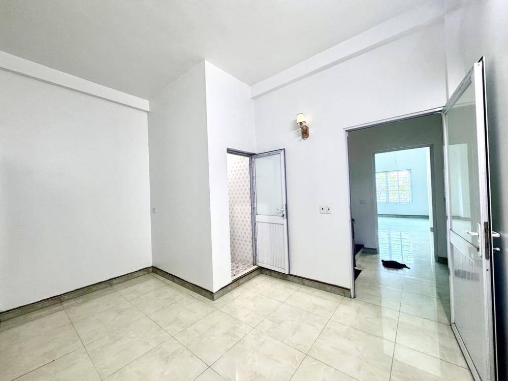 Cần Sang Nhượng Nhà 4 Tầng Tự Xây, Vị Trí Đắc Địa Liên Ninh - Ngọc Hồi
