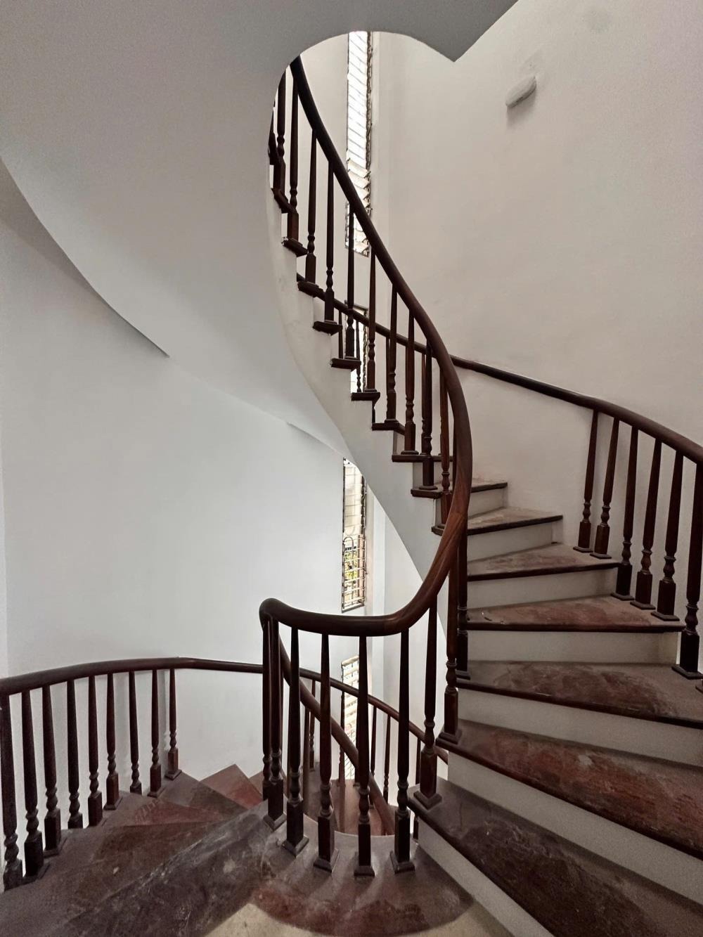 🏡 Nhà Mặt Tiền Hoàng Hoa Thám 49m² - 5 Tầng - Giá 7.9 Tỷ