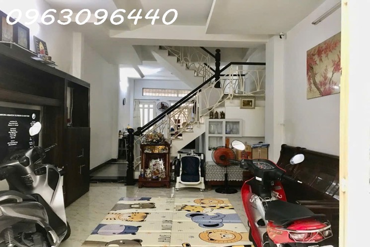 Bán Gấp Nhà Hẻm Trần Xuân Soạn, Quận 7: 36m2, 2 Tầng, 3PN Giá Chỉ 6.1 Tỷ