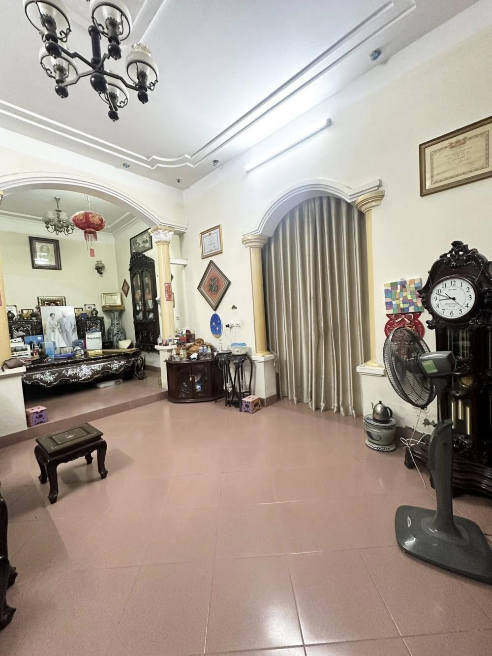 Bán Nhà Xuân Thuỷ - 158m2, 4 Tầng, Mặt Tiền 9m, Ô Tô Đỗ Cửa, Giá 41 Tỷ