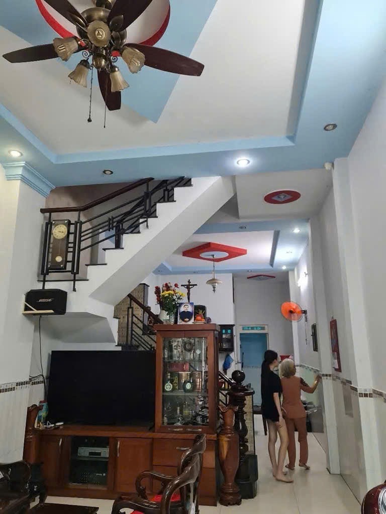 Siêu phẩm 3 Tầng - Lê Văn Quới - Vị trí đắc địa - Giá chỉ 6 tỷ 250