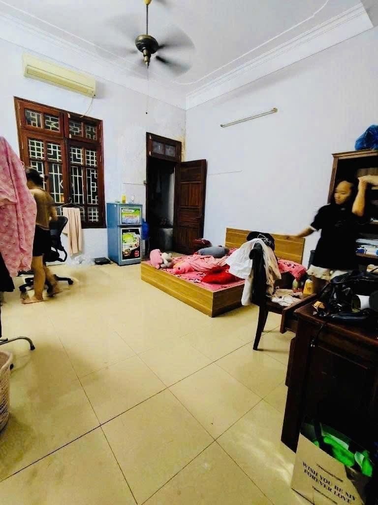 Bán Nhà Mặt Phố Cầu Giấy 210m2 - 5 Tầng, Lô Góc 3 Mặt Thoáng, Giá 58 Tỷ