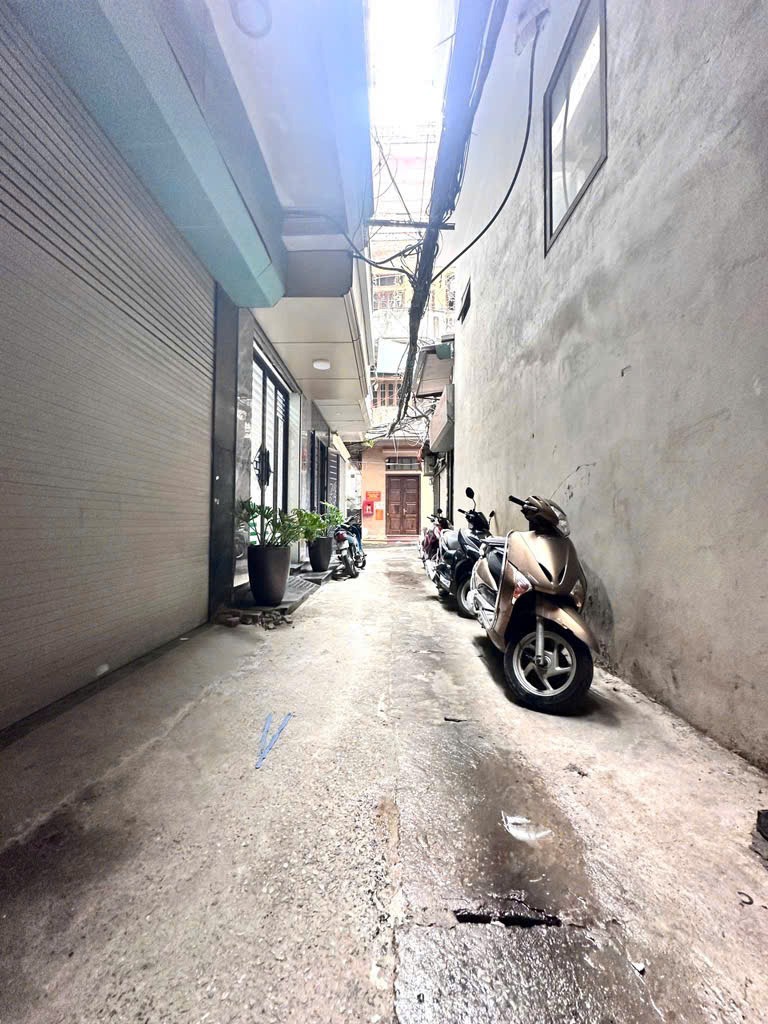Bán Gấp Nhà Cầu Giấy 6 Tầng, Thang Máy, Nở Hậu - Giá 7.5 Tỷ