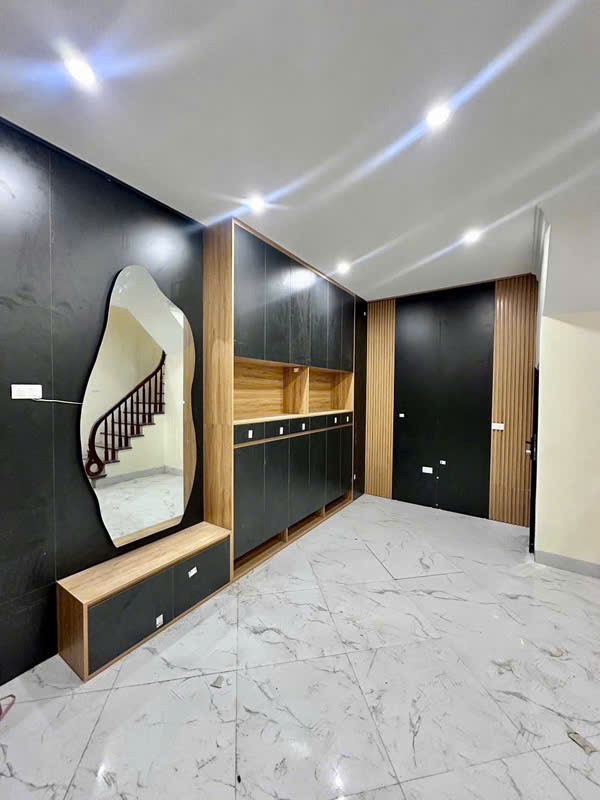 Bán Gấp Nhà Cầu Giấy 6 Tầng, Thang Máy, Nở Hậu - Giá 7.5 Tỷ