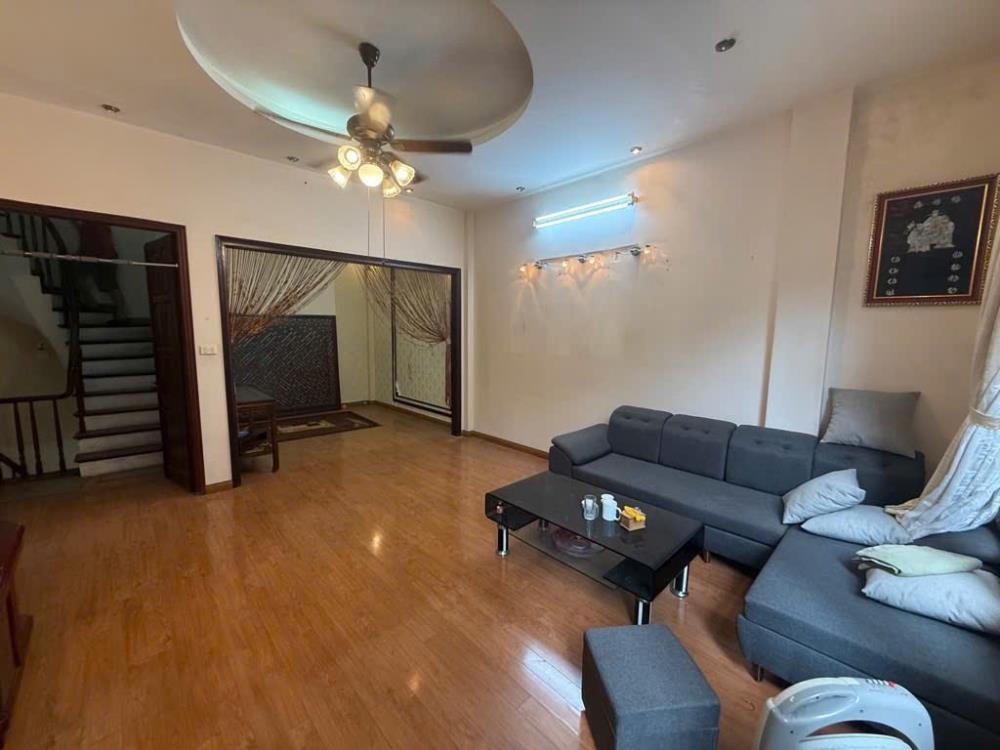 Nhà Cầu Giấy 5 Tầng, 50m2, Giá 10.1 Tỷ - Vị Trí Đắc Địa, Nở Hậu