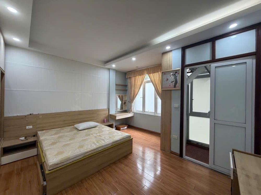 Nhà Cầu Giấy 5 Tầng, 50m2, Giá 10.1 Tỷ - Vị Trí Đắc Địa, Nở Hậu